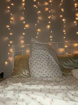 Natur4lBeautyb33 online show from January 7, 2025, 11:37 am