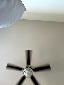 Natur4lBeautyb33 online show from October 27, 2025, 9:38 pm