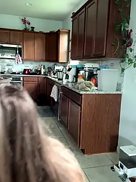 SkyelarSommer online show from September 30, 2025, 1:28 pm