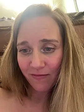 SkyelarSommer online show from March 3, 2025, 4:54 am