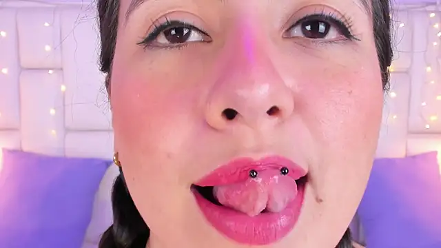 SarahSophia  online show from March 20, 2025, 5:36 pm