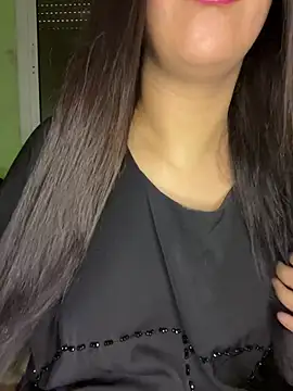 Mayacrayzi online show from April 10, 2026, 1:40 pm