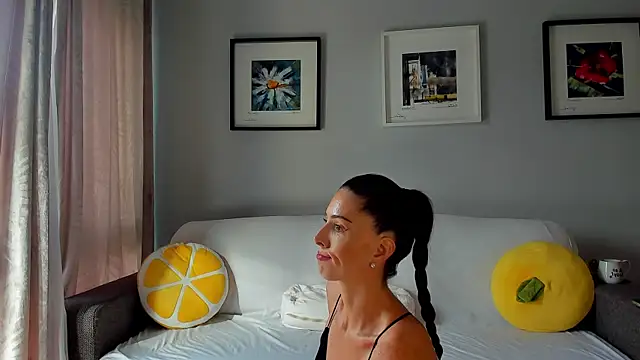 bellahot77 online show from November 9, 2025, 9:35 am