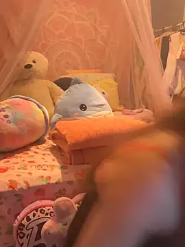 LaPetitechienne1 online show from February 28, 2025, 9:44 pm