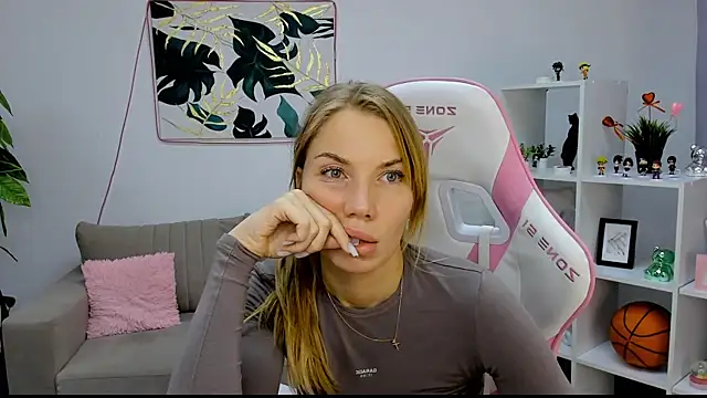 EvaOrion online show from March 12, 2025, 6:43 pm