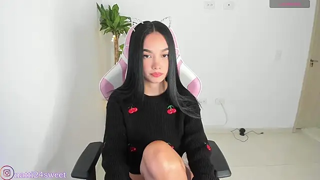 sharlotte 23 online show from April 14, 2026, 2:05 am