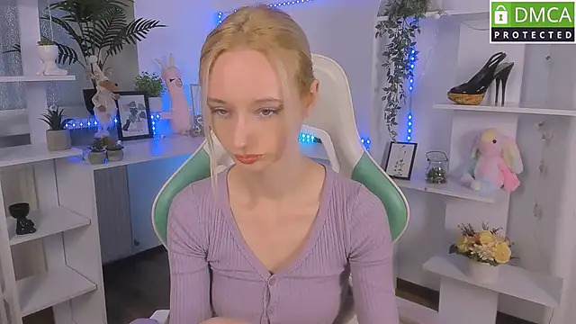 Katia Kim online show from October 12, 2025, 5:42 am