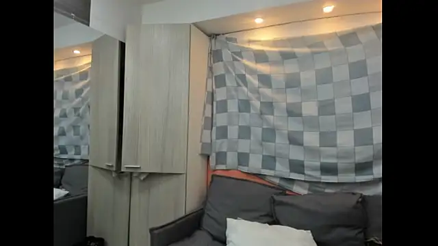 Mhelanny2 online show from November 16, 2025, 6:45 pm