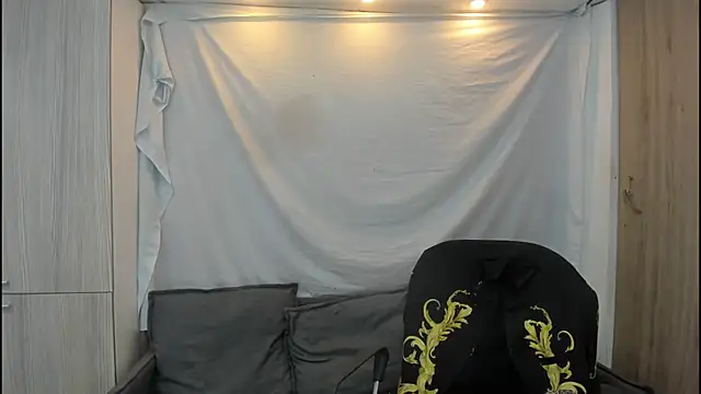 Mhelanny2 online show from November 30, 2025, 6:03 am