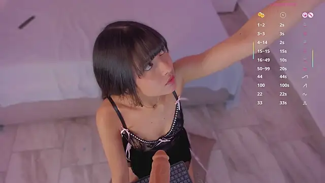 luisah  online show from October 15, 2025, 8:17 pm