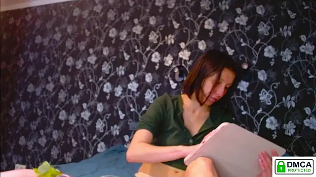 Snapshot of Sophi_Cute chatting on June 1, 2026, 11:21 am Sophi Cute online show from June 1, 2026, 11:21 am