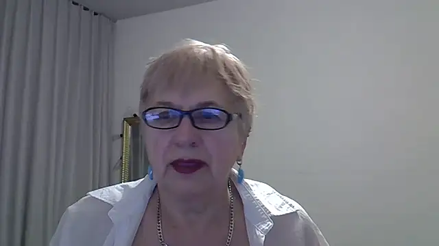 Snapshot of SweetCherry27 chatting on February 11, 2026, 4:12 am SweetCherry27 online show from February 11, 2026, 4:12 am