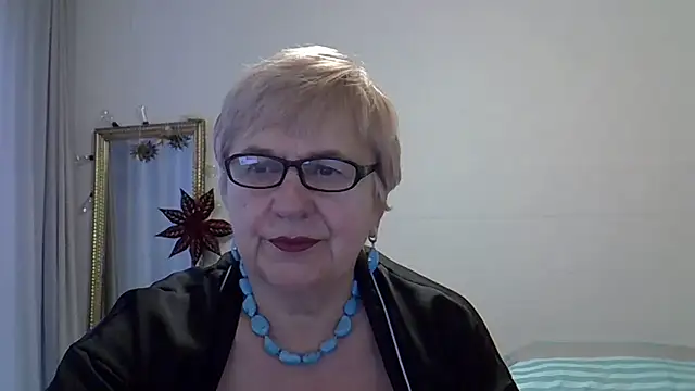 Snapshot of SweetCherry27 chatting on February 2, 2026, 8:35 am SweetCherry27 online show from February 2, 2026, 8:35 am