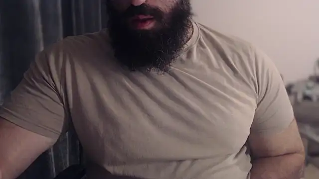 hugemachohandsome online show from May 28, 2026, 9:43 pm