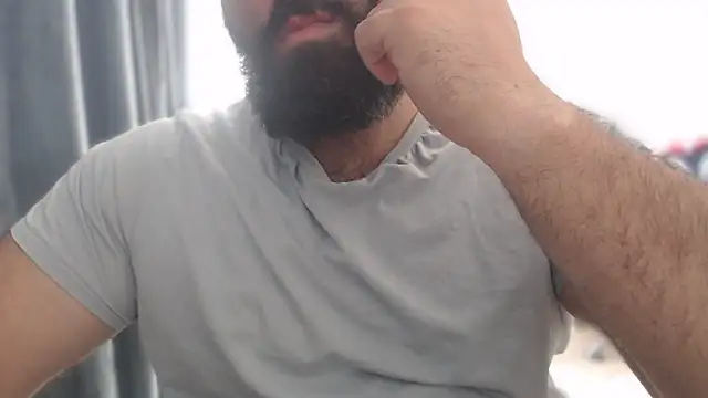 hugemachohandsome online show from October 3, 2025, 12:28 pm