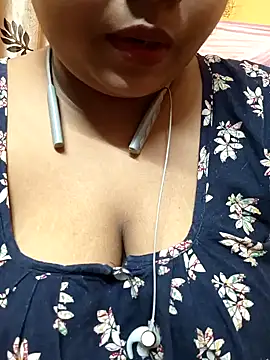 Sophiaboudi online show from February 2, 2025, 5:48 pm