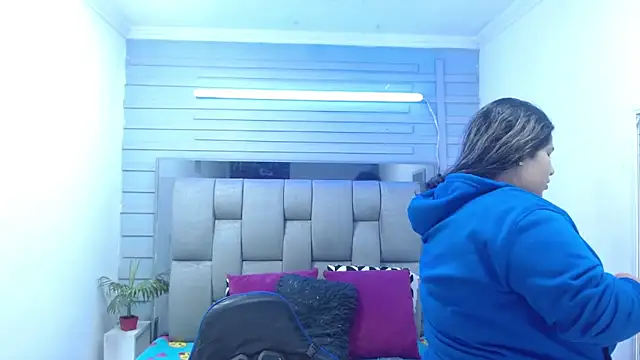 evelin zaens online show from April 9, 2026, 3:30 am