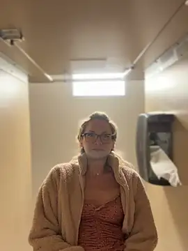 MessyNastyQueen online show from March 13, 2025, 4:56 pm