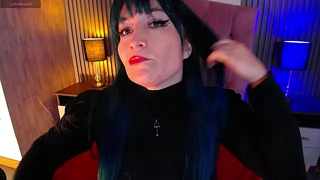 Snapshot of alicia_moom chatting on April 27, 2026, 7:56 pm alicia moom online show from April 27, 2026, 7:56 pm