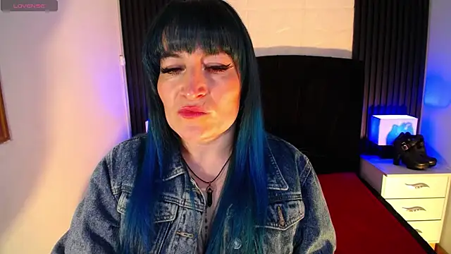 alicia moom online show from April 10, 2026, 7:21 pm