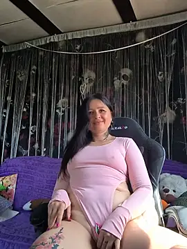 KikiXRed online show from May 13, 2026, 8:21 am