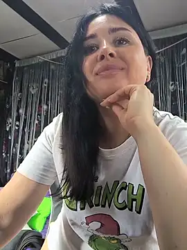 KikiXRed online show from June 4, 2026, 1:05 pm
