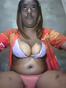 Snapshot of prettyQ_ chatting on May 3, 2026, 6:44 pm prettyQ online show from May 3, 2026, 6:44 pm