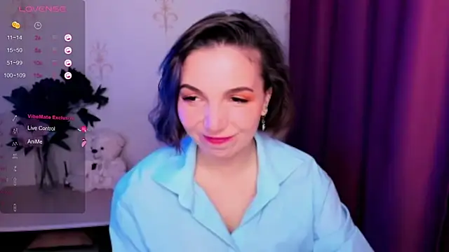 KindHazelHere  online show from November 4, 2025, 8:29 am