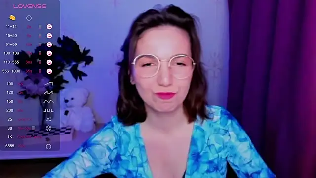 KindHazelHere  online show from April 18, 2026, 7:58 pm