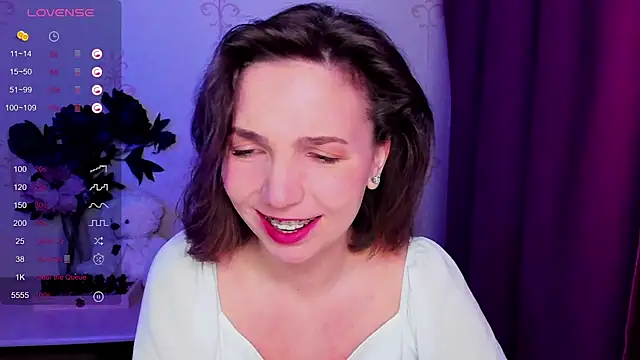 KindHazelHere  online show from February 20, 2026, 10:33 pm