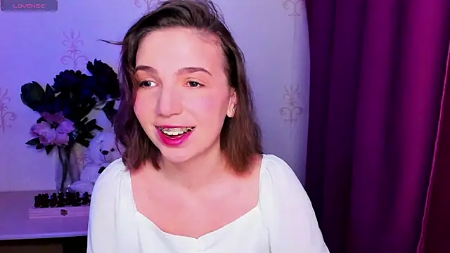 KindHazelHere  online show from February 10, 2026, 6:18 pm