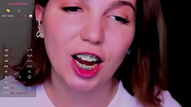 KindHazelHere  online show from March 19, 2025, 11:14 pm