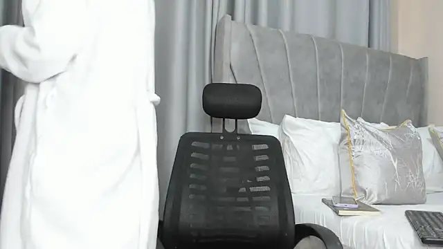 thee sexy goddess online show from September 12, 2025, 2:44 am