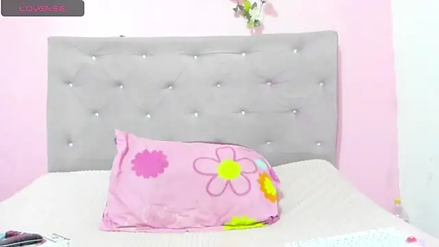 Ania-Ross online show from March 3, 2025, 3:27 am