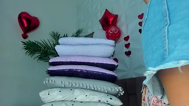 Snapshot of Hellen_Sky chatting on February 19, 2026, 7:11 pm Hellen Sky online show from February 19, 2026, 7:11 pm