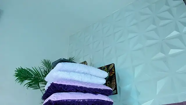 Hellen Sky online show from December 5, 2025, 7:23 pm