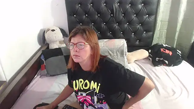 jellyfishhot online show from September 14, 2025, 3:40 am