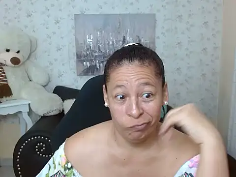 Snapshot of mature_martina chatting on April 18, 2026, 10:32 pm mature martina online show from April 18, 2026, 10:32 pm
