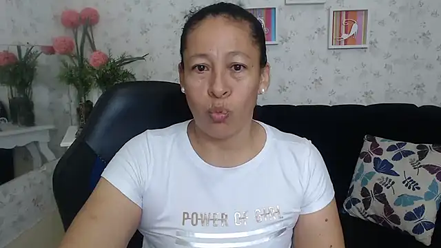 mature martina online show from March 20, 2025, 1:26 pm