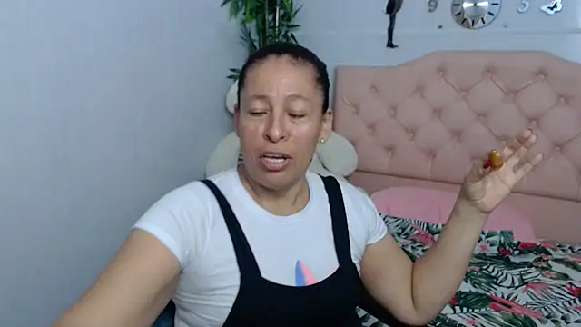 mature martina online show from September 25, 2025, 11:00 pm