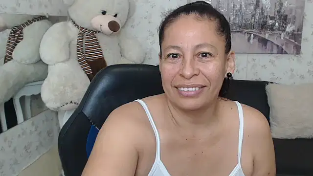 Snapshot of mature_martina chatting on May 8, 2026, 8:18 am mature martina online show from May 8, 2026, 8:18 am