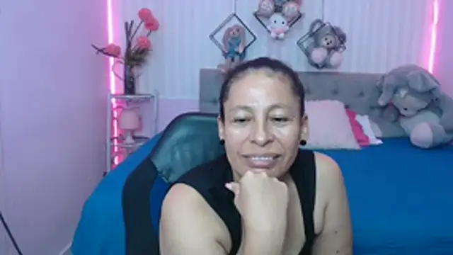Snapshot of mature_martina chatting on May 30, 2026, 12:06 am mature martina online show from May 30, 2026, 12:06 am