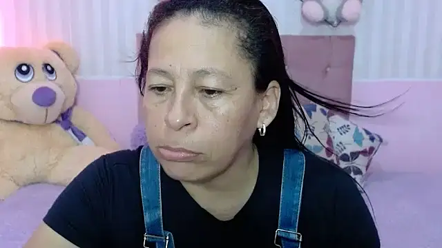 mature martina online show from November 20, 2025, 5:57 pm