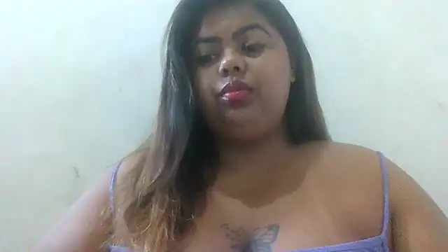 Snapshot of biancabombombbw chatting on January 6, 2025, 8:35 am biancabombombbw online show from January 6, 2025, 8:35 am