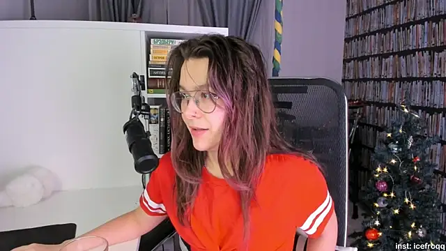 icefroqq online show from January 13, 2025, 9:42 pm