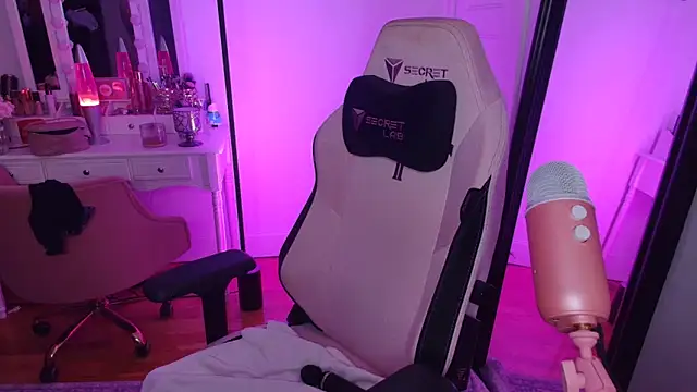 rachelbrooksxx online show from April 14, 2026, 5:07 pm