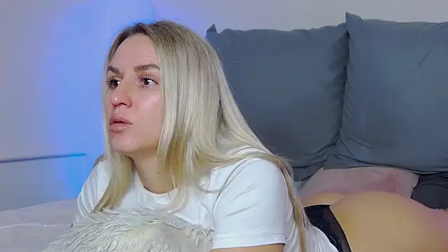 SofiJames online show from October 26, 2025, 6:58 am