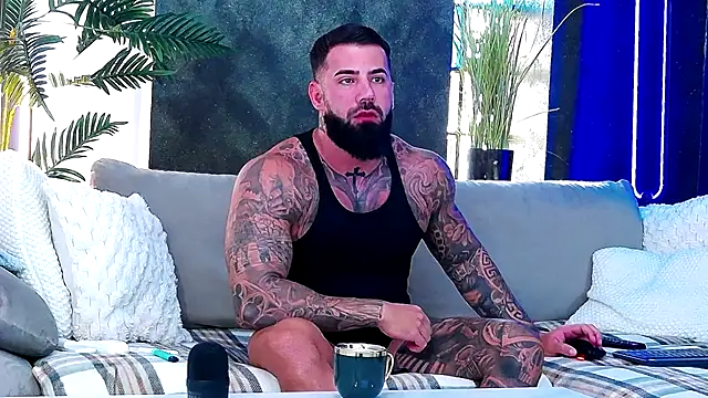 masterkingofmusclee online show from September 24, 2025, 7:04 am