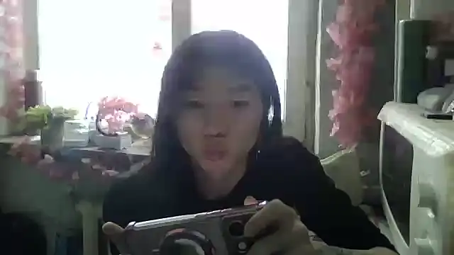 CarlyJoy online show from December 4, 2025, 8:24 am