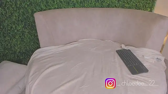 chloe d online show from September 27, 2025, 11:38 am